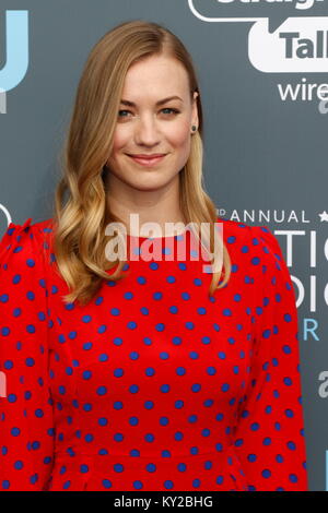 Yvonne Strahovski assiste à la 23e Critics' Choice Awards au Barker Hangar à Santa Monica, Los Angeles, USA, le 11 janvier 2018. Photo : Hubert Boesl - AUCUN FIL SERVICE - Photo : Hubert Boesl/dpa Banque D'Images