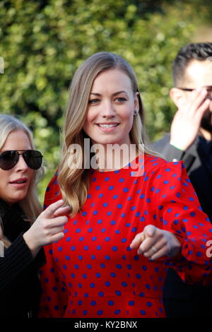 Los Angeles, USA. Jan 11, 2018. Yvonne Strahovski assiste à la 23e Critics' Choice Awards au Barker Hangar à Santa Monica, Los Angeles, USA, le 11 janvier 2018. Credit : Hubert Boesl - AUCUN FIL SERVICE - Crédit : Hubert Boesl/dpa/Alamy Live News Banque D'Images