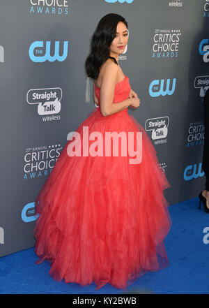 Santa Monica, Californie, USA. Jan 11, 2018. Constance Wu 268 assiste à la 23e Le Critics' Choice Awards au Barker Hangar le 11 janvier 2018 à Santa Monica, Californie Crédit : Tsuni/USA/Alamy Live News Banque D'Images