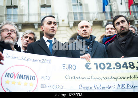 Turin, Italie. 12Th Jan, 2018. Luigi Di Maio premier candidat pour 'Movimento 5 Stelle' pendant la campagne électorale dans la place Castello à Turin, Italie. 12 Jan, 2017. Credit : Alberto Gandolfo/Alamy Live News Banque D'Images