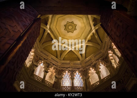 Le plafond de la Mosquée du Palais de l'Aljafería, Saragosse. Credit : Karal Pérez / Alamy. Banque D'Images