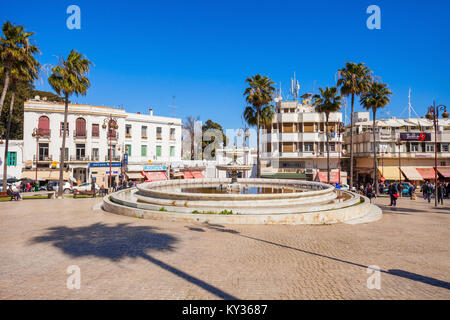 Tanger, Maroc - Mars 02, 2016 : Grand Socco (signifiant Grand Carré, officiellement connu sous le nom de Place du Grand 9 Avril 1947) est un carré dans la zone de médina de Banque D'Images