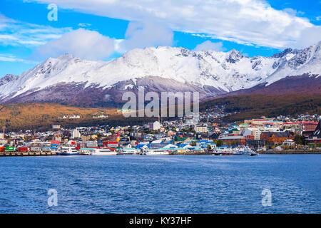 USHUAIA, ARGENTINE - 15 avril 2016 : Ushuaia vue aérienne. Ushuaia est la capitale de la province de Terre de Feu en Argentine. Banque D'Images