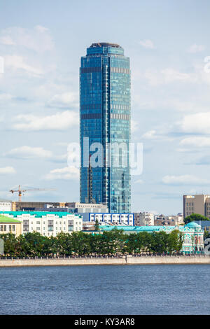 YEKATERINBURG, RUSSIE - Juillet 02, 2016 : Vysotsky est un gratte-ciel à Ekaterinbourg. C'est le deuxième plus haut bâtiment de la Russie et de l'extrême nord de la BUI Banque D'Images