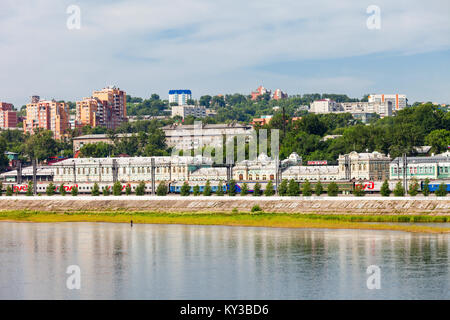 Irkoutsk, RUSSIE - Juillet 07, 2016 : gare ferroviaire d'Irkutsk ang rivière Angara à Irkoutsk, ville de la Russie. Irkoutsk est une des plus grandes villes de la Sibérie. Banque D'Images