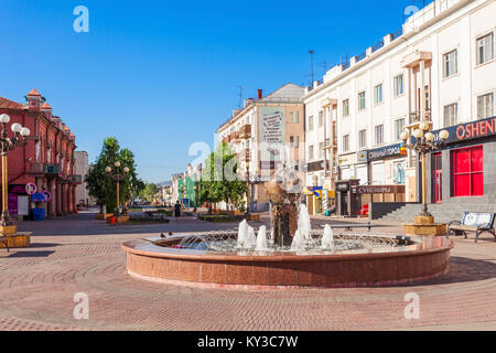 ULAN-Ude, Russie - le 14 juillet 2016 : ulitsa Lenina est une rue piétonne arbat street dans le centre-ville de Vladivostok, République de Bouriatie, en Russie. Banque D'Images