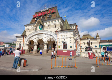 VLADIVOSTOK, Russie - le 17 juillet 2016 : Vladivostok gare dans le centre de la ville de Vladivostok, Primorsky Krai en Russie. Banque D'Images