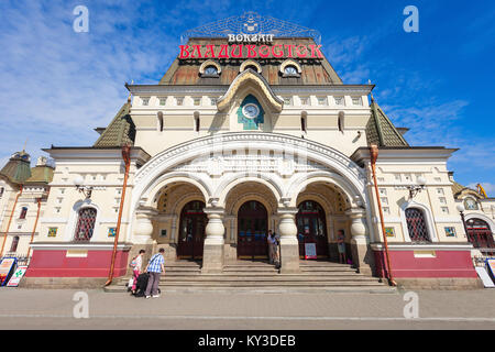 VLADIVOSTOK, Russie - le 17 juillet 2016 : Vladivostok gare dans le centre de la ville de Vladivostok, Primorsky Krai en Russie. Banque D'Images