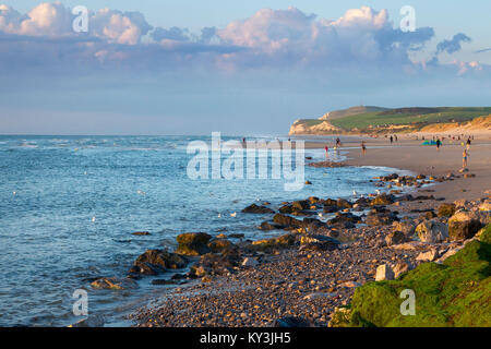 Cap Blanc Nez pointe (littéralement le nez blanc Azur, dans le nord de la France) Vue de la plage de Wissant, le long de la "Côte d'Opale côte' Banque D'Images