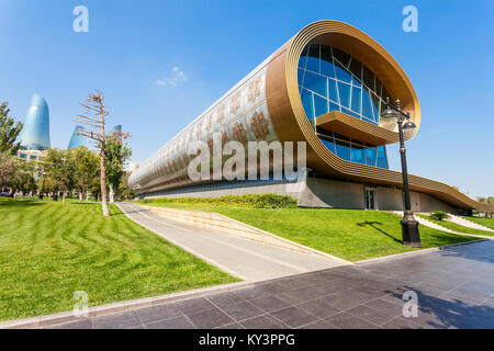 BAKU, Azerbaïdjan - 15 septembre 2016 : Musée du Tapis d'Azerbaïdjan Azerbaïdjan montrent les tapis et tapis de divers éléments des techniques de tissage et de matériaux. Ca Banque D'Images