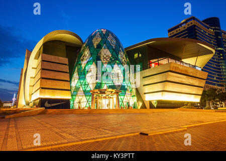 BAKU, Azerbaïdjan - 15 septembre 2016 : Park Bulvar Mall est un centre commercial dans le centre de Bakou, Azerbaïdjan Banque D'Images