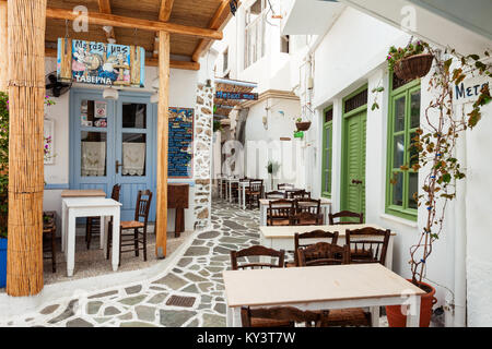 L'île de Naxos, Grèce - 24 octobre 2016 : : Restaurant à Naxos Chora vieille ville, l'île de Naxos en Grèce Banque D'Images