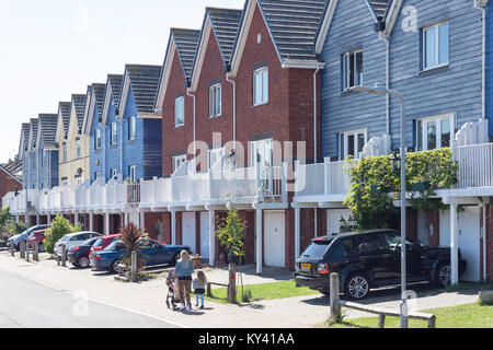 Maisons mitoyennes modernes, West Quay, Newhaven, East Sussex, Angleterre, Royaume-Uni Banque D'Images