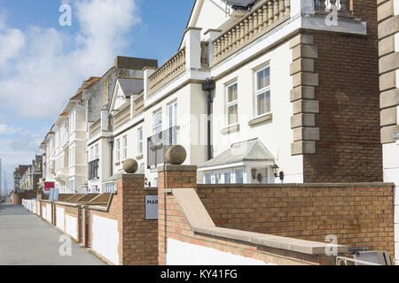 Maisons en bord de mer sur l'Esplanade, Jalhay, East Sussex, Angleterre, Royaume-Uni Banque D'Images