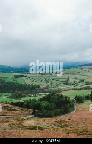 Paysages d'une marche de Hathersage à Stanage Edge dans le Peak District, Derbyshire. Banque D'Images