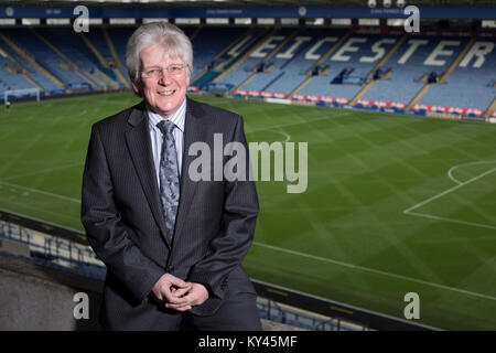 John Hutchinson, l'historien et archiviste du club, illustré à l'intérieur de Leicester City's King Power stadium. Le club de football local, Leicester City, étaient sur le point d'être surprise gagnants de la Premier League anglaise dans la saison 2015-2016. Banque D'Images