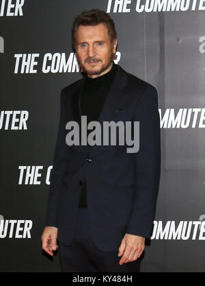 Liam Neeson arrive pour une soirée projection de son dernier film, le frontalier, au Cineworld Cinema à Dublin. Banque D'Images