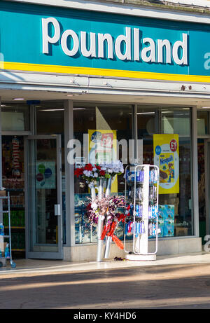 Poundland storefront à Bury St Edmunds, Suffolk, Angleterre, Royaume-Uni. Banque D'Images