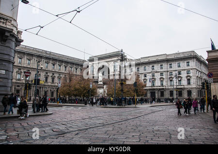 Piazza della Scala, Teatro alla Scala, la Galleria Vittorio Emanuele, Milan, Lombardie, Italie Banque D'Images