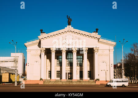 Gomel, Bélarus - Mars 27, 2016 : la façade de l'immeuble du Théâtre Dramatique Régional de Gomel sur place Lénine Banque D'Images