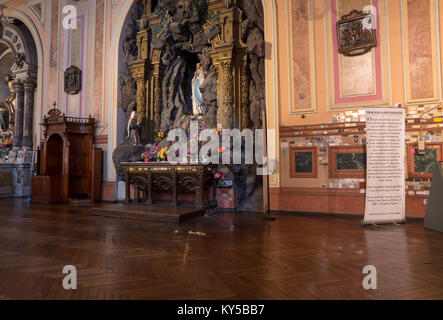 Vue de l'intérieur de la Basilique de la Merced, Santiago, Chili. Banque D'Images