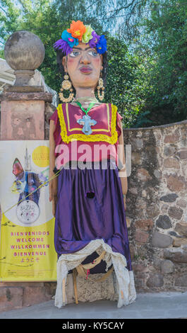 Marionnettes géantes, festif, pour le Jour des morts, à l'extérieur du marché artisanal, à l'extérieur de l'Instituto Allende, à San Miguel de Allende, Mexique Banque D'Images