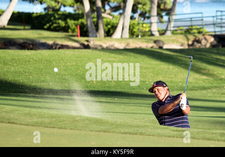 Honolulu, Hawaii. 11 janvier 2018 - Jason Dufner hits out du bunker sur le 17ème trou lors du premier tour de la 20e anniversaire de l'ouverture de Sony à l'Waialae Country Club à Honolulu, Hawaï - Michael Sullivan/CSM Banque D'Images