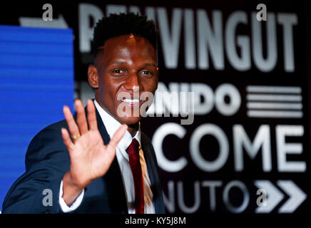 Barcelona, España. 13 Jan, 2018. Présentation de Yerry Mina en tant que nouveau joueur du FC Barcelone, à Barcelone, le 13 janvier 2018. Más Información Gtres Crédit : Comuniación sur ligne, S.L./Alamy Live News Banque D'Images