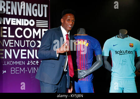 Barcelona, España. 13 Jan, 2018. Présentation de Yerry Mina en tant que nouveau joueur du FC Barcelone, à Barcelone, le 13 janvier 2018. Más Información Gtres Crédit : Comuniación sur ligne, S.L./Alamy Live News Banque D'Images