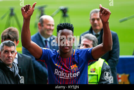 Barcelona, España. 13 Jan, 2018. Présentation de Yerry Mina en tant que nouveau joueur du FC Barcelone, à Barcelone, le 13 janvier 2018. Más Información Gtres Crédit : Comuniación sur ligne, S.L./Alamy Live News Banque D'Images