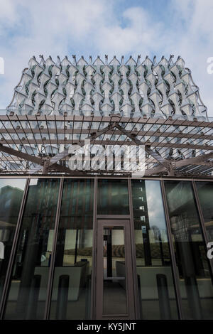 Londres, Royaume-Uni. 13 janvier, 2018. La nouvelle ambassade des Etats-Unis sur le point de terminer ses neuf Elms site entouré de jardins la nouvelle ambassade - développement au sud de la rivière à Londres. Londres 13 Jan 2018 Crédit : Guy Bell/Alamy Live News Banque D'Images