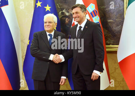 BRDO PRI Kranju, Slovénie. 13 janvier, 2018. Le président de la Slovénie, Borut Pahor, a accueilli la cérémonie de déjeuner pour les présidents des pays voisins et serre la main du Président de l'Italie, Sergio Mattarella. Credit : Matic/Štojs Alamy Live News Banque D'Images