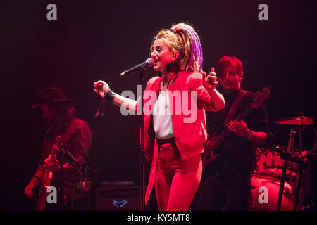 Essen, Allemagne. 12Th Jan, 2018. Natia Todua, géorgien et le chanteur gagnant de German TV-talent-show 'La Voix de l'Allemagne 2017", qui est en concert au spectacle 'La Voix de l'Allemagne - Live in concert' dans Rittal-Arena, Essen, Allemagne. Todua Natia est confirmé comme un concurrent d'Unser Lied für Lissabon, la sélection nationale allemande pour le Concours Eurovision de la Chanson 2018. Crédit : Christian Lademann Banque D'Images