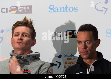 Adélaïde, Australie du Sud, Australie. 13 Jan, 2018. Andre Greipel (L) et Richie porte à la conférence de presse pour le Tour Down Under, en Australie sur le 13 de janvier 2018 Crédit : Gary Francis/ZUMA/Alamy Fil Live News Banque D'Images