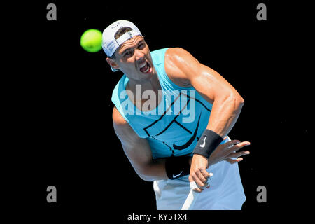 14 janvier 2018 : 1er seed Rafael Nadal lors d'une session pratique sur la Rod Laver Arena en avant de l'Australian Open 2018 Tournoi de tennis du Grand Chelem à Melbourne, Australie. Bas Sydney/Cal Sport Media Banque D'Images