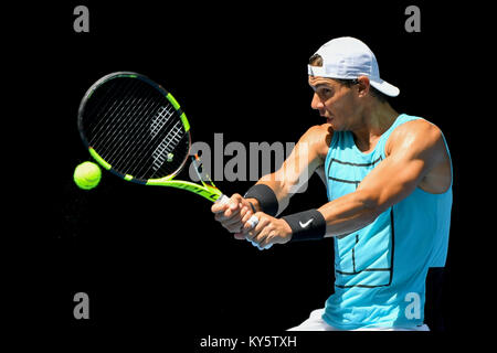 14 janvier 2018 : 1er seed Rafael Nadal lors d'une session pratique sur la Rod Laver Arena en avant de l'Australian Open 2018 Tournoi de tennis du Grand Chelem à Melbourne, Australie. Bas Sydney/Cal Sport Media Banque D'Images