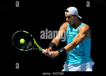 14 janvier 2018 : 1er seed Rafael Nadal lors d'une session pratique sur la Rod Laver Arena en avant de l'Australian Open 2018 Tournoi de tennis du Grand Chelem à Melbourne, Australie. Bas Sydney/Cal Sport Media Banque D'Images