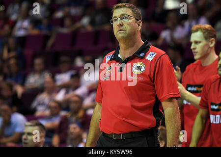 Brisbane, Australie, Quensland. 14Th Jan, 2018. L'entraîneur en chef des Wildcats de Perth Trevor Gleeson regarde sur pendant le match entre la NBL 14 balles de Brisbane et les Wildcats de Perth au Centre de Convention et d'exposition de Brisbane le 14 janvier 2018 à Brisbane, Australie. Credit : Albert Perez/ZUMA/Alamy Fil Live News Banque D'Images