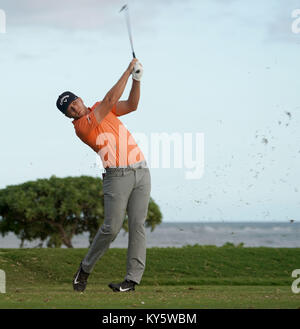 13 janvier 2018 - Talor Gooch tees off sur le 17ème trou au cours de la troisième série du 20e anniversaire de l'ouverture de Sony à l'Waialae Country Club à Honolulu, Hawaï - Michael Sullivan/CSM Banque D'Images