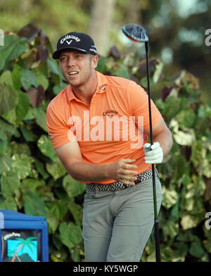 13 janvier 2018 - Talor Gooch tees off au 18e trou lors de la troisième ronde de la 20e anniversaire de l'ouverture de Sony à l'Waialae Country Club à Honolulu, Hawaï - Michael Sullivan/CSM Banque D'Images