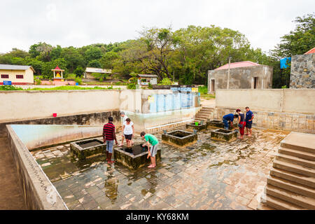 TRINCOMALEE, SRI LANKA - le 14 février 2017 : Kanniya Hot Springs est célèbre bien chaud au Sri Lanka du passé. Kanniya Hot Springs est situé près de tri Banque D'Images