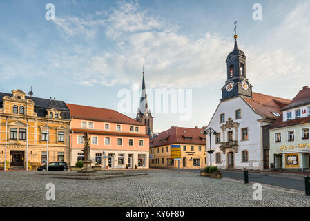 Wilsdruff, Allemagne - 30 mai 2016 : Ville de Wilsdruff tôt le matin, près de Dresde, Saxe, Allemagne. Dresde se trouve à 14 km de la ville. Banque D'Images