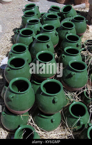 Pots en céramique verte à vendre Banque D'Images