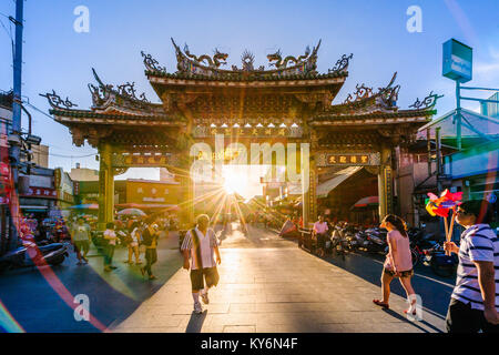 Temple de Mazu Lugang contre coucher du soleil Banque D'Images