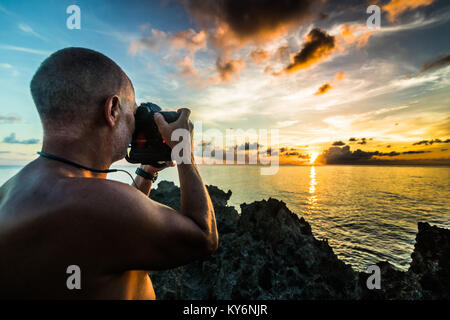 L'île de San Andrés, Colombie   vers mars 2017. Documentation photographe un beau coucher de soleil dans les Caraïbes Banque D'Images