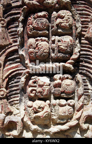 Détail de l'ancienne statue maya à Copan, Honduras Banque D'Images