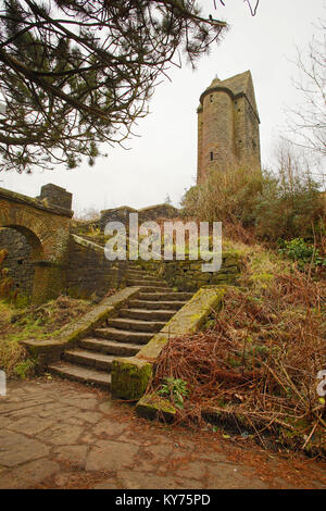 La tour à pigeons dans les jardins en terrasses à Rivington, précédemment partie de la succession de Lord Leverhulme. Étapes et divers éléments architecturaux. Banque D'Images