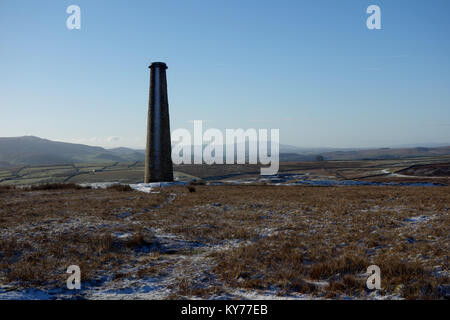 La cheminée de l'usine de l'éperlan, At Cracoe Fell & Pendle Hill de Grassington Maures mines désaffectées Wharfedale, Yorkshire Dales National Park, Banque D'Images