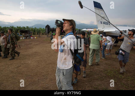 DATE DE SORTIE : Septembre 29, 2017 TITRE : American fait STUDIO : Universal Pictures Réalisateur : Doug Liman Résumé : Un projet pilote pour le travail des terres et de l'ICA en tant que médicament runner dans le sud pendant les années 1980. Avec : directeur DOUG LIMAN sur le plateau. (Crédit Image : © Universal Pictures/photos) Banque D'Images