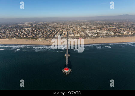 Vue aérienne de Huntington Beach Pier à Orange County, en Californie. Banque D'Images